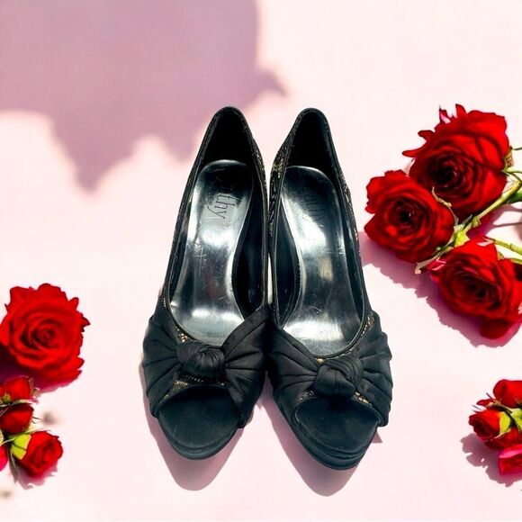 Cathy Jean Black Stilettos, High Heels with Bow & Lacey Accents l 6.5 l VGUC - Picture 5 of 13